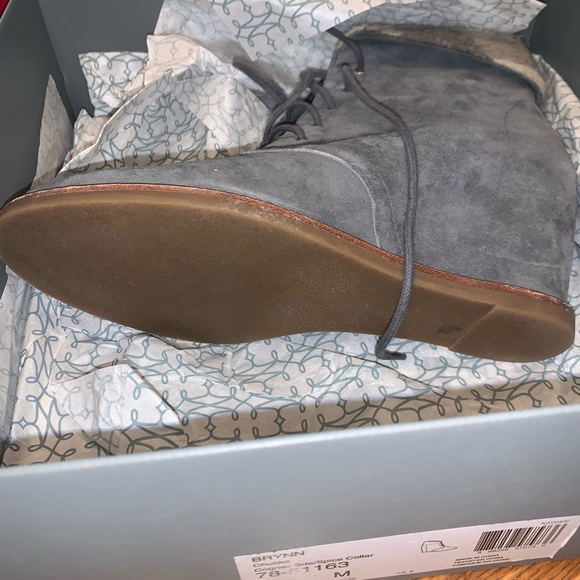 Johnston and Murphy gray suede wedge boots 10 - Picture 3 of 5